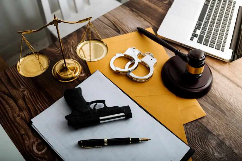 Abogados de Browning Law discutiendo caso